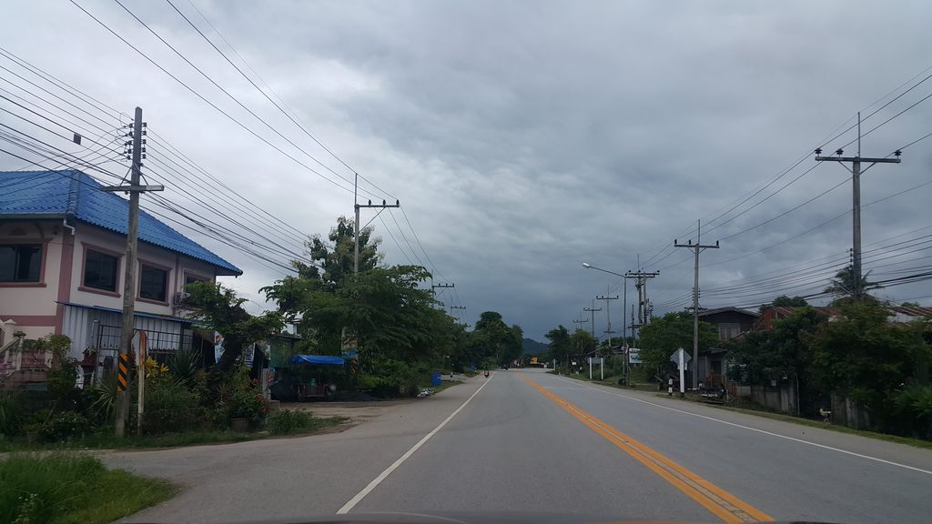 ภาพถนนตรงที่ เวียงแก้วคาร์แคร์ ตั้งอยู่ ถ่ายโดย jrcarlsen พ.ศ. 2559 (2016) · A street-level view of where เวียงแก้วคาร์แคร์ · Wiang Kaeo Car Care stands, by jrcarlsen in 2559 (2016)