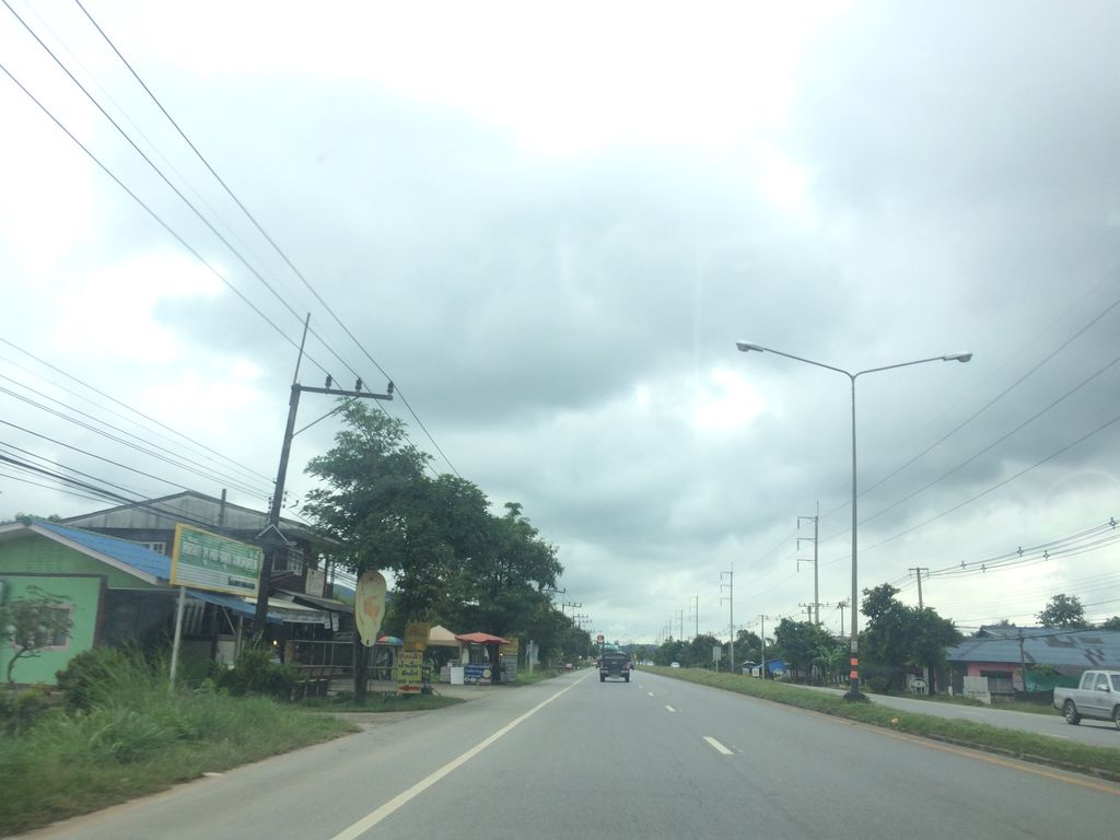 ภาพถนนตรงที่ ครัวอันซีน ตั้งอยู่ ถ่ายโดย prasert พ.ศ. 2559 (2016) · A street-level view of where ครัวอันซีน · Khruaansin stands, by prasert in 2559 (2016)