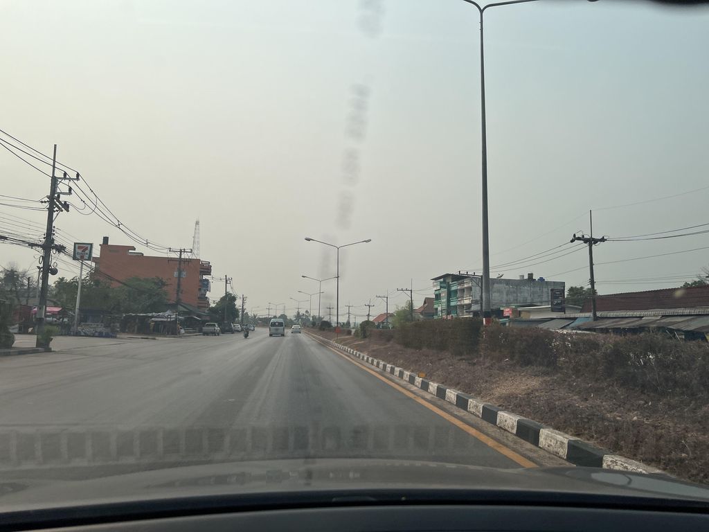 ภาพถนนตรงที่ หม่าล่าน้องดรีม สามแยกปากทางแม่สรวย ตั้งอยู่ ถ่ายโดย lin_wang พ.ศ. 2567 (2024) · A street-level view of where หม่าล่าน้องดรีม สามแยกปากทางแม่สรวย · Mala Nong Dream Samyaek Pakthang Mae Suai stands, by lin_wang in 2567 (2024)