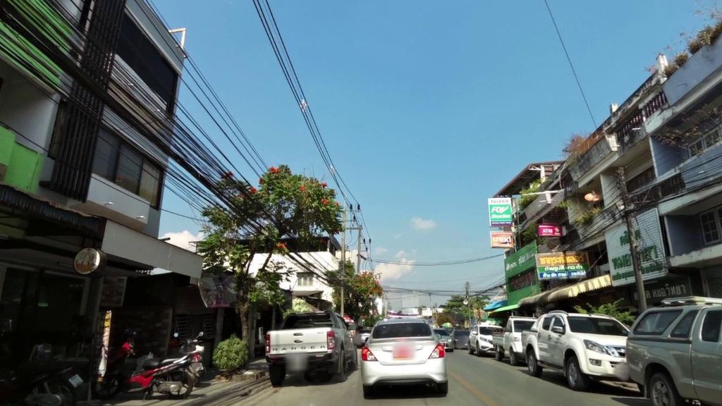 ภาพถนนตรงที่ Hello Nail Spa ตั้งอยู่ ถ่ายโดย toffy พ.ศ. 2561 (2018) · A street-level view of where Hello Nail Spa stands, by toffy in 2561 (2018)