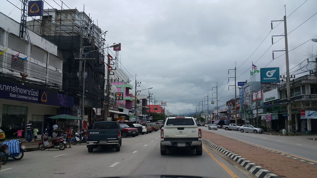 ภาพถนนตรงที่ อุ่ยอุทัย ฟาร์ม่า ตั้งอยู่ ถ่ายโดย jrcarlsen พ.ศ. 2559 (2016) · A street-level view of where อุ่ยอุทัย ฟาร์ม่า · Uiuthai Pharma stands, by jrcarlsen in 2559 (2016)