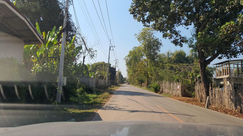 ภาพถนนตรงที่ ฮิมกองคาเฟ่ ตั้งอยู่ ถ่ายโดย jrcarlsen พ.ศ. 2565 (2022) · A street-level view of where ฮิมกองคาเฟ่ · Himkongkhafe stands, by jrcarlsen in 2565 (2022)