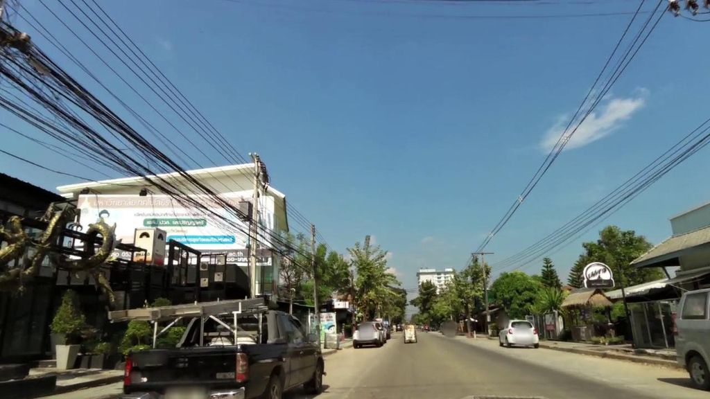 ภาพถนนตรงที่ คิงแมทส์ เชียงราย ตั้งอยู่ ถ่ายโดย toffy พ.ศ. 2561 (2018) · A street-level view of where คิงแมทส์ เชียงราย · Khingmaet Chiang Rai stands, by toffy in 2561 (2018)