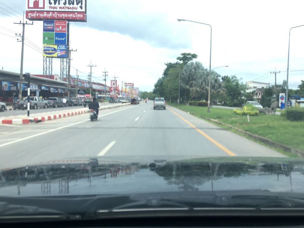 ภาพถนนตรงที่ บริษัท ไทยสมุทรประกันชีวิต ตั้งอยู่ ถ่ายโดย wapriz พ.ศ. 2561 (2018) · A street-level view of where บริษัท ไทยสมุทรประกันชีวิต · Thai Samut Prakanchiwit Company stands, by wapriz in 2561 (2018)