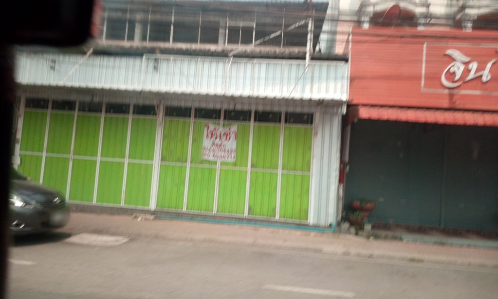ภาพถนนตรงที่ เวชสิน ตั้งอยู่ ถ่ายโดย ozflor พ.ศ. 2562 (2019) · A street-level view of where เวชสิน · Wetsin stands, by ozflor in 2562 (2019)
