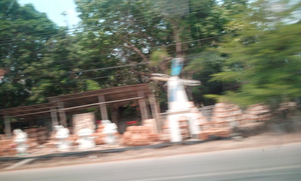 ภาพถนนตรงที่ i.din.Decoration home and garden ตั้งอยู่ ถ่ายโดย ozflor พ.ศ. 2562 (2019) · A street-level view of where i.din.Decoration home and garden stands, by ozflor in 2562 (2019)