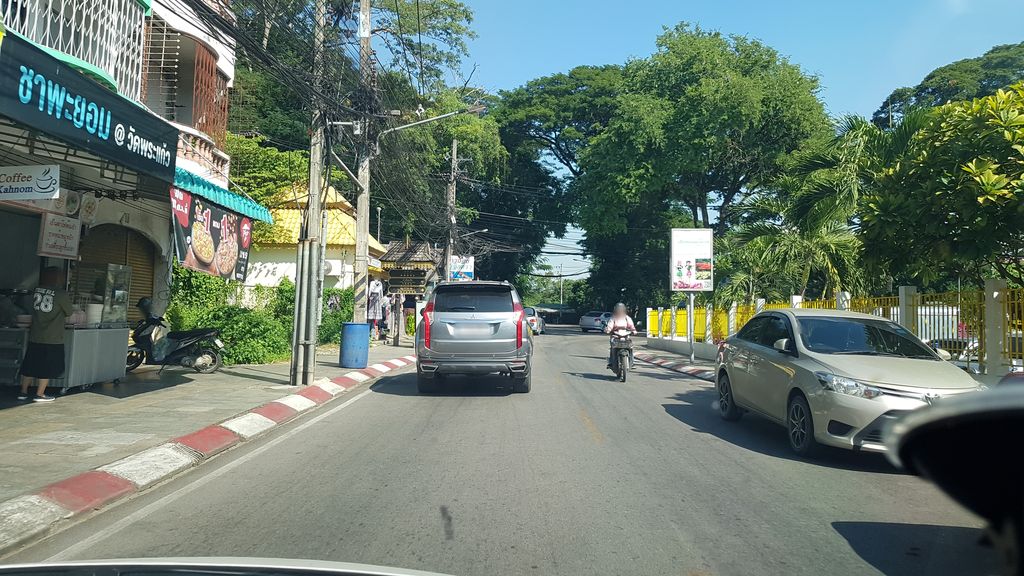 ภาพถนนตรงที่ Dr. You Clinic ตั้งอยู่ ถ่ายโดย igorzo พ.ศ. 2562 (2019) · A street-level view of where Dr. You Clinic stands, by igorzo in 2562 (2019)
