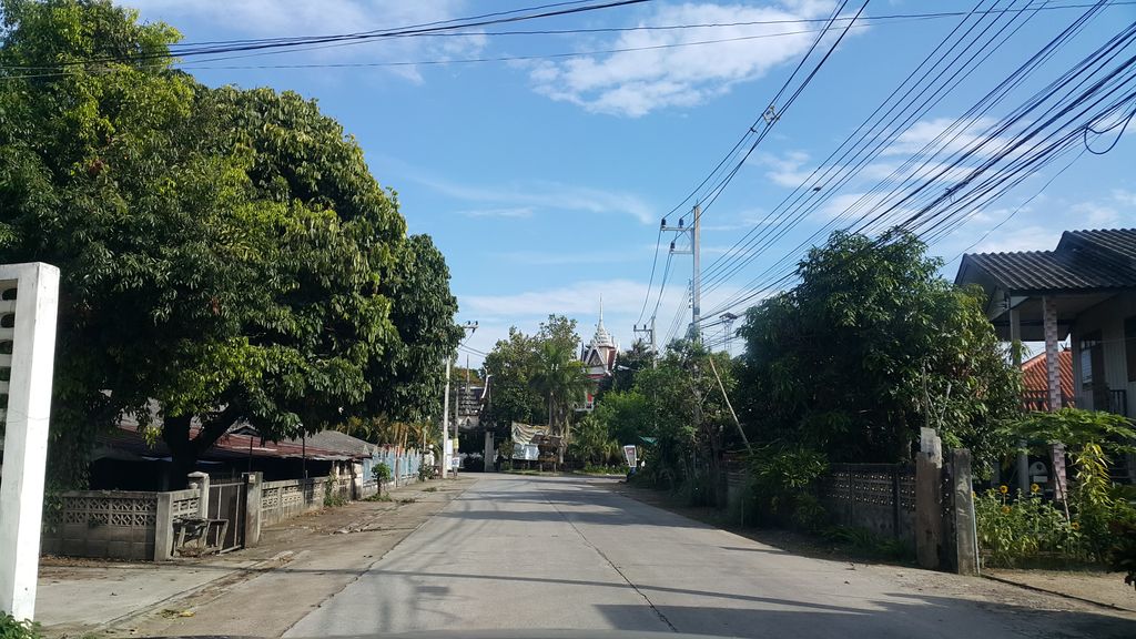 ภาพถนนตรงที่ ศาลาเอนกประสงค์ชุมชนฝั่งหมิ่น ตำบลริมกก อำเภอเมือง จังหวัดเชียงราย ตั้งอยู่ ถ่ายโดย jrcarlsen พ.ศ. 2560 (2017) · A street-level view of where ศาลาเอนกประสงค์ชุมชนฝั่งหมิ่น ตำบลริมกก อำเภอเมือง จังหวัดเชียงราย · Sala A Nok Prasong Chumchon Fangmin Tambon Rimkok Amphoe Mueang Changwat Chiang Rai stands, by jrcarlsen in 2560 (2017)