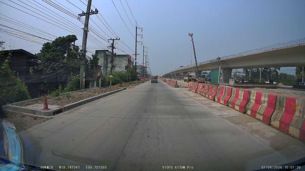 ภาพถนนตรงที่ ร้านน้องดรีม ตั้งอยู่ ถ่ายโดย ThailandCambodia พ.ศ. 2569 (2026) · A street-level view of where ร้านน้องดรีม · Ran Nong Dream stands, by ThailandCambodia in 2569 (2026)