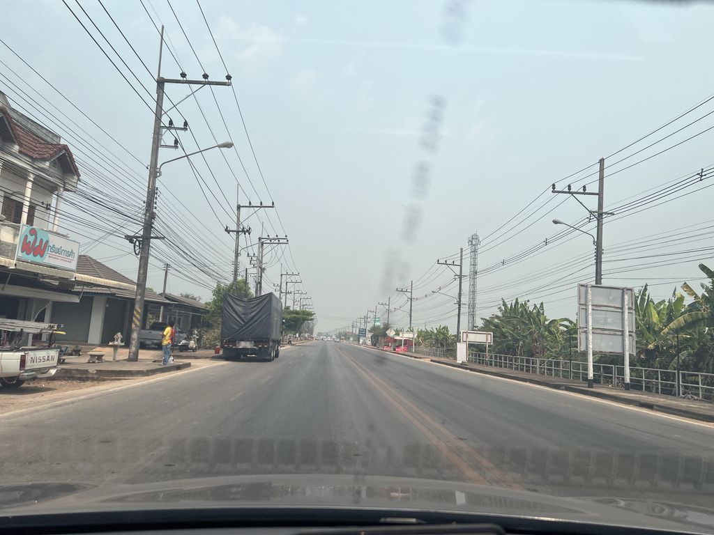 ภาพถนนตรงที่ โกก้าว กาแฟ ตั้งอยู่ ถ่ายโดย lin_wang พ.ศ. 2567 (2024) · A street-level view of where โกก้าว กาแฟ · Kokao Kafae stands, by lin_wang in 2567 (2024)