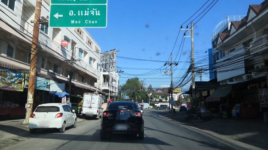 ภาพถนนตรงที่ ทรีโอแมส วิทยุสื่อสาร ตั้งอยู่ ถ่ายโดย charlesano พ.ศ. 2561 (2018) · A street-level view of where ทรีโอแมส วิทยุสื่อสาร · Trio Maet Wityusuesan stands, by charlesano in 2561 (2018)