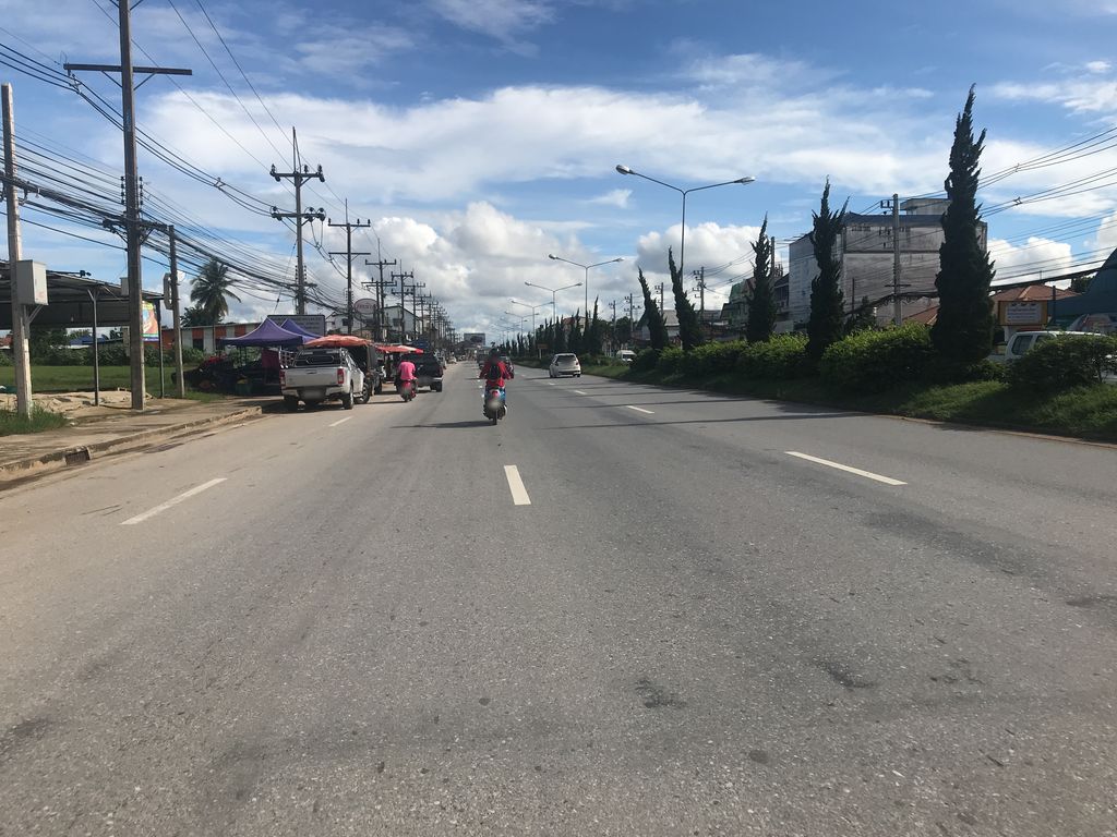 ภาพถนนตรงที่ Bubble&Ice ชานมไข่มุก ตั้งอยู่ ถ่ายโดย wiwattantib พ.ศ. 2561 (2018) · A street-level view of where Bubble&Ice ชานมไข่มุก stands, by wiwattantib in 2561 (2018)