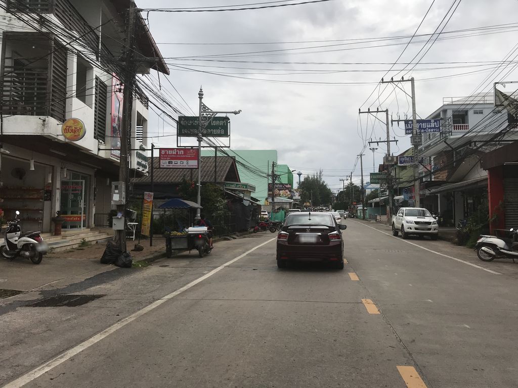 ภาพถนนตรงที่ More-Money เชียงราย ตั้งอยู่ ถ่ายโดย kiw พ.ศ. 2561 (2018) · A street-level view of where More-Money เชียงราย stands, by kiw in 2561 (2018)