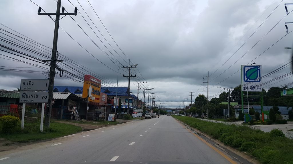 ภาพถนนตรงที่ กาลครั้งหนึ่ง ตั้งอยู่ ถ่ายโดย jrcarlsen พ.ศ. 2559 (2016) · A street-level view of where กาลครั้งหนึ่ง · Kan Khrang Nueng stands, by jrcarlsen in 2559 (2016)