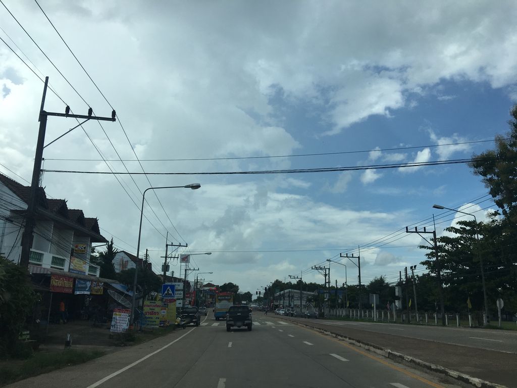 ภาพถนนตรงที่ อาบทองมินิมารค์ ตั้งอยู่ ถ่ายโดย wapriz พ.ศ. 2561 (2018) · A street-level view of where อาบทองมินิมารค์ · Ap Thong Miniman stands, by wapriz in 2561 (2018)