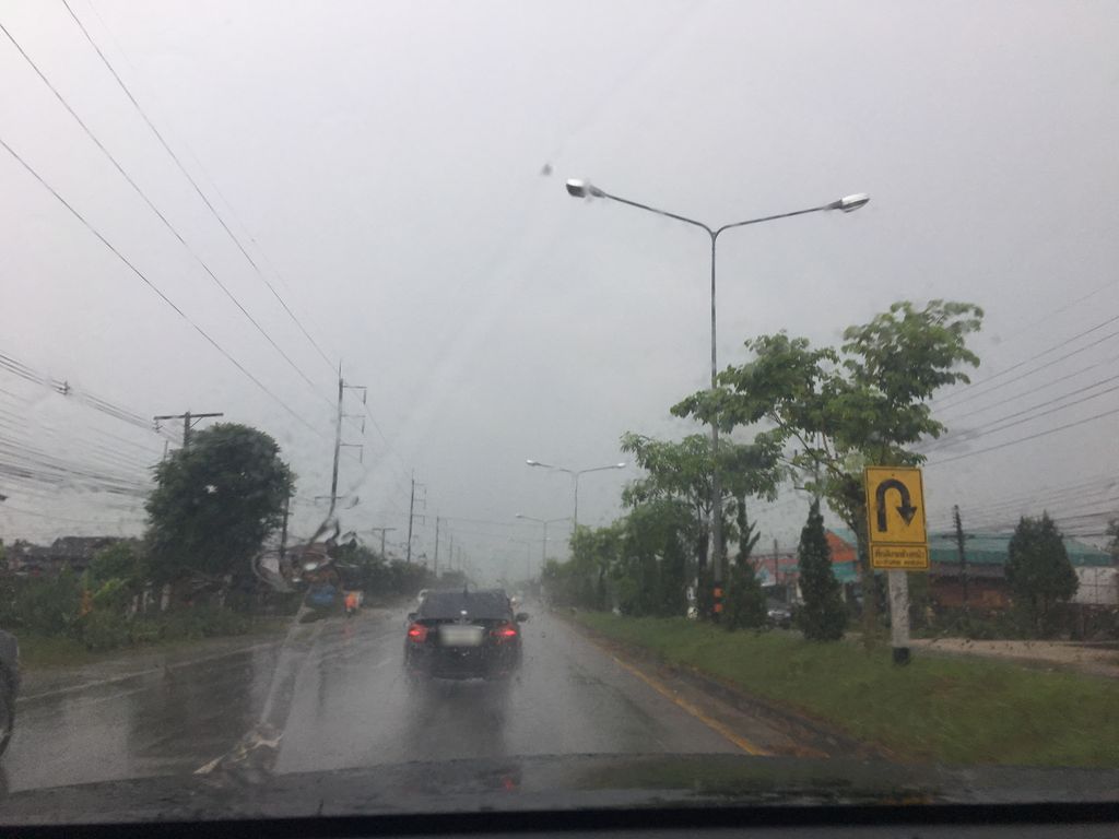 ภาพถนนตรงที่ เรือนวิว รีสอร์ท ตั้งอยู่ ถ่ายโดย wapriz พ.ศ. 2561 (2018) · A street-level view of where เรือนวิว รีสอร์ท · Rueanwio Resort stands, by wapriz in 2561 (2018)