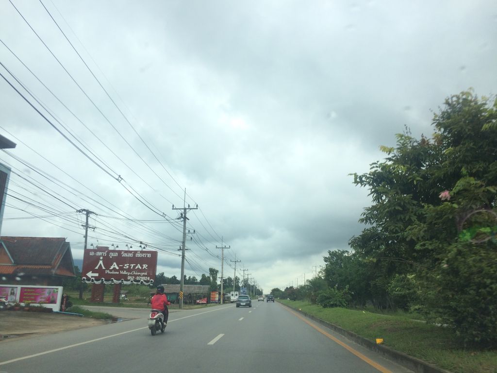 ภาพถนนตรงที่ สถานี วินเทจ ตั้งอยู่ ถ่ายโดย prasert พ.ศ. 2559 (2016) · A street-level view of where สถานี วินเทจ · Sathani Winthet stands, by prasert in 2559 (2016)