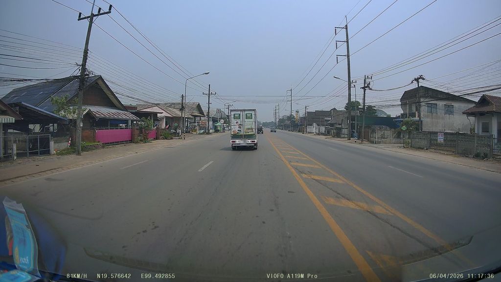 ภาพถนนตรงที่ ธกส.สาขาห้วยส้ม แม่สรวย ตั้งอยู่ ถ่ายโดย ThailandCambodia พ.ศ. 2569 (2026) · A street-level view of where ธกส.สาขาห้วยส้ม แม่สรวย · Thakot.sakha Huai Som Mae Suai stands, by ThailandCambodia in 2569 (2026)