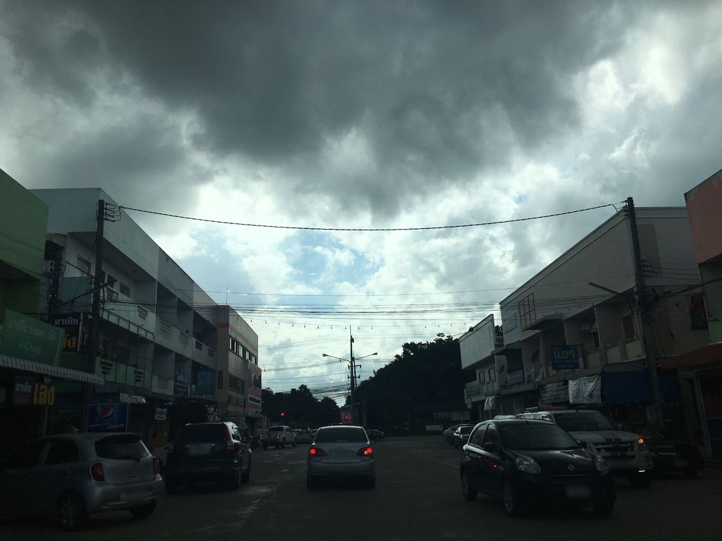 ภาพถนนตรงที่ กาแฟเวียดนาม ตั้งอยู่ ถ่ายโดย wapriz พ.ศ. 2561 (2018) · A street-level view of where กาแฟเวียดนาม · Kafaewiatnam stands, by wapriz in 2561 (2018)