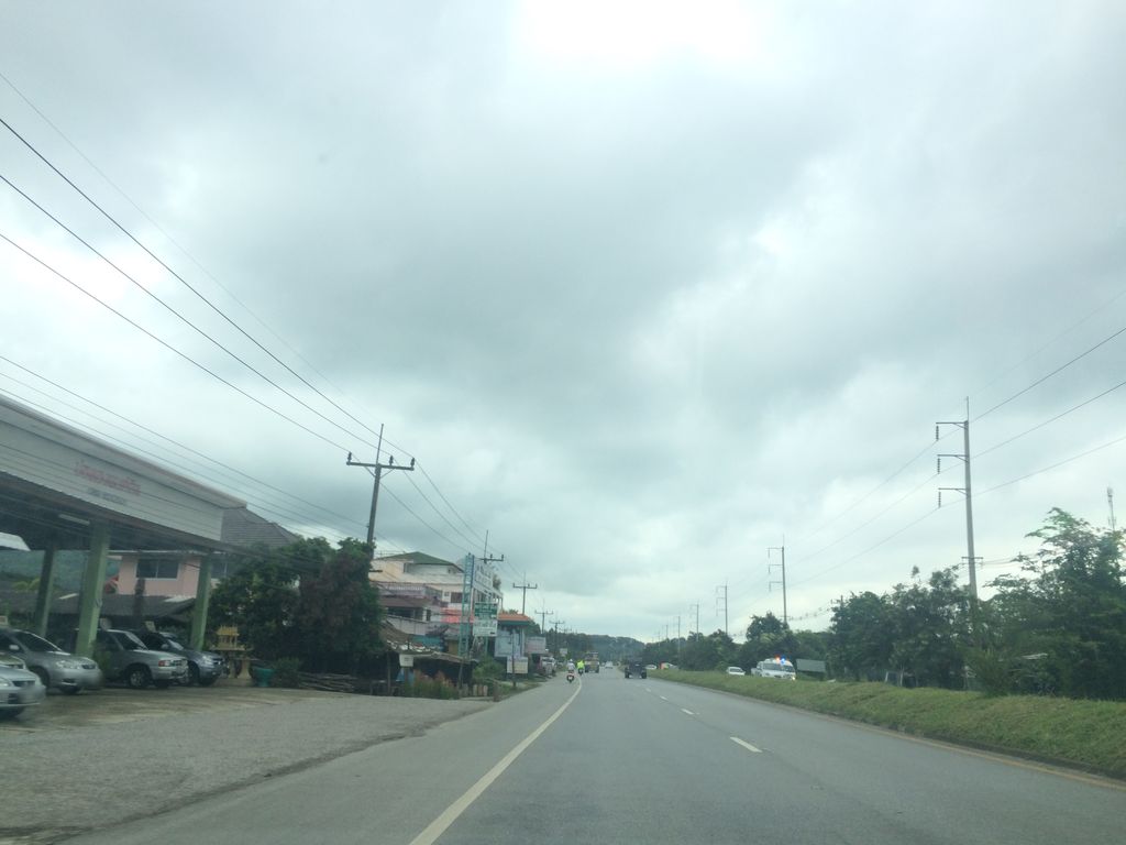 ภาพถนนตรงที่ ช็อป ช่างปอนด์ มฟล. ตั้งอยู่ ถ่ายโดย prasert พ.ศ. 2559 (2016) · A street-level view of where ช็อป ช่างปอนด์ มฟล. · Shop Changpon Mafon. stands, by prasert in 2559 (2016)