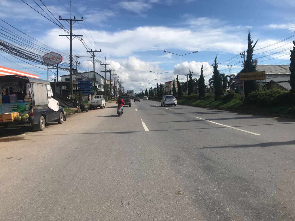 ภาพถนนตรงที่ ข้าวราดแกงแม่ปราณี สาขาบ้านดู่ ตั้งอยู่ ถ่ายโดย wiwattantib พ.ศ. 2561 (2018) · A street-level view of where ข้าวราดแกงแม่ปราณี สาขาบ้านดู่ · Khaoratkaeng Mae Prani Sakha Ban Du stands, by wiwattantib in 2561 (2018)