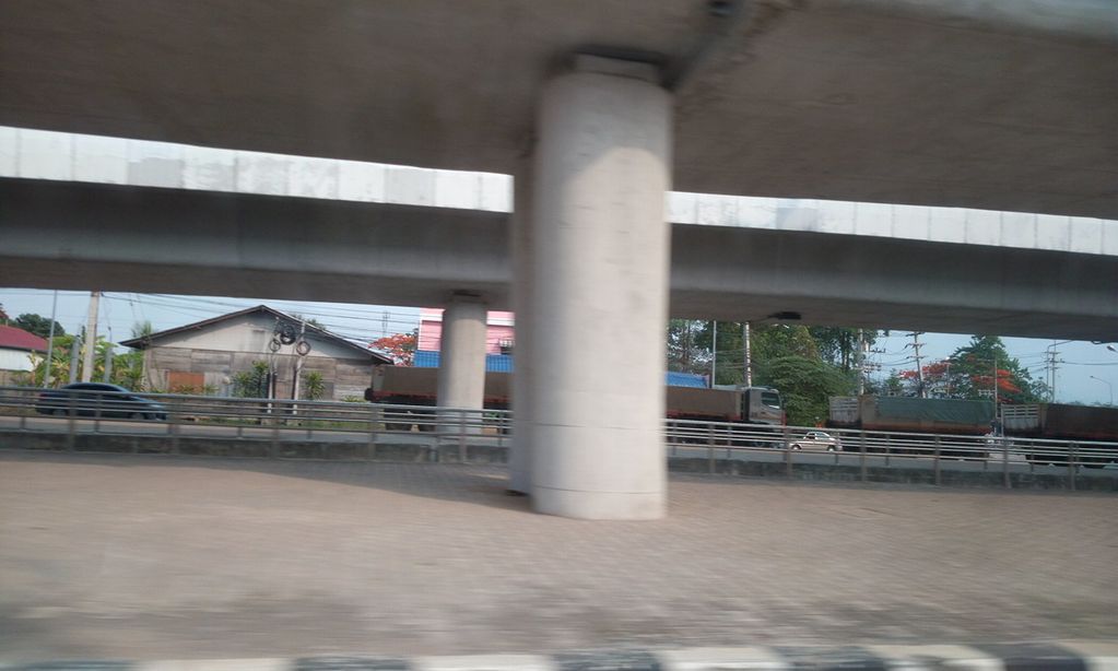 ภาพถนนตรงที่ หัวมุม บายพาส ตั้งอยู่ ถ่ายโดย ozflor พ.ศ. 2562 (2019) · A street-level view of where หัวมุม บายพาส · Huamum Baiphat stands, by ozflor in 2562 (2019)
