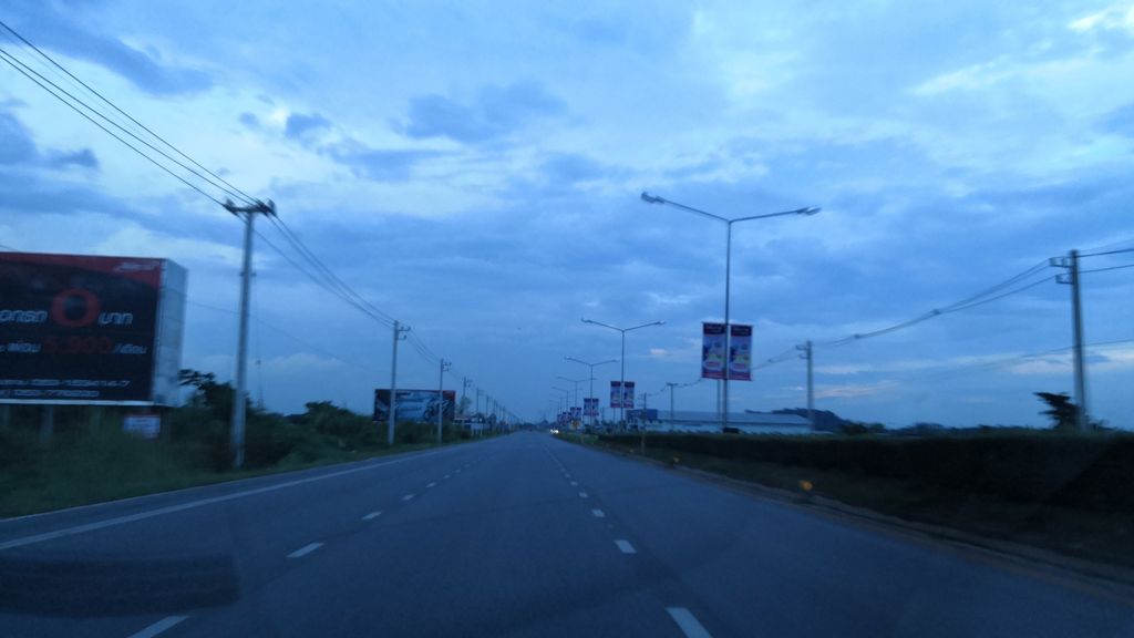 ภาพถนนตรงที่ สวนณปภาต้นไม้ใหญ่ ตั้งอยู่ ถ่ายโดย charlesano พ.ศ. 2561 (2018) · A street-level view of where สวนณปภาต้นไม้ใหญ่ · Noppha Ton Maiyai Garden stands, by charlesano in 2561 (2018)