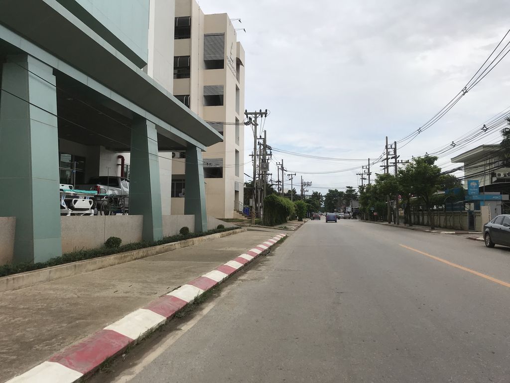ภาพถนนตรงที่ Nicu CRH ตั้งอยู่ ถ่ายโดย kiw พ.ศ. 2561 (2018) · A street-level view of where Nicu CRH stands, by kiw in 2561 (2018)