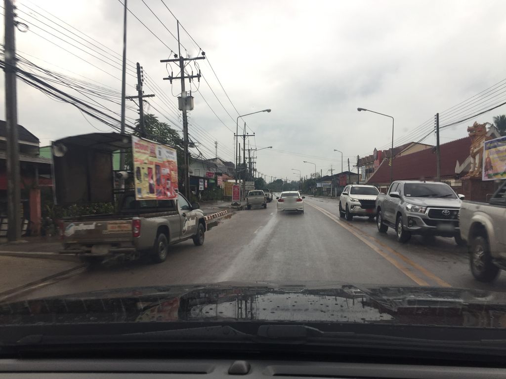 ภาพถนนตรงที่ ทวียนต์ ป่าแดด ตั้งอยู่ ถ่ายโดย chanon พ.ศ. 2561 (2018) · A street-level view of where ทวียนต์ ป่าแดด · Thawiina Pa Daet stands, by chanon in 2561 (2018)