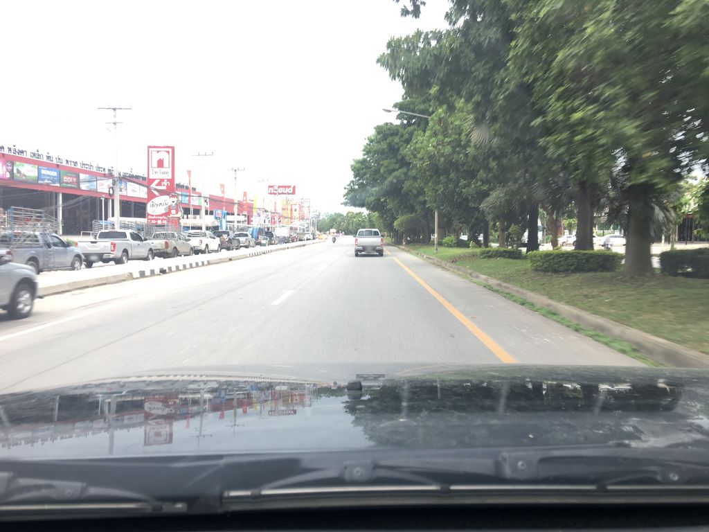 ภาพถนนตรงที่ ร้านทองเลิศ ตั้งอยู่ ถ่ายโดย wapriz พ.ศ. 2561 (2018) · A street-level view of where ร้านทองเลิศ · Ran Thong Loet stands, by wapriz in 2561 (2018)