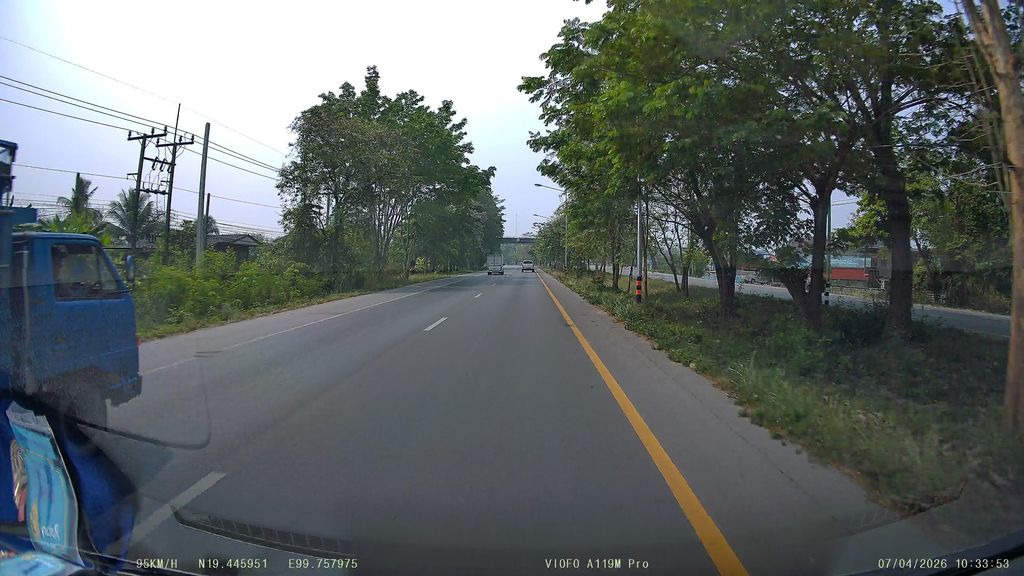 ภาพถนนตรงที่ ก๋วยเตี๋ยวเรือ ริมชล ตั้งอยู่ ถ่ายโดย ThailandCambodia พ.ศ. 2569 (2026) · A street-level view of where ก๋วยเตี๋ยวเรือ ริมชล · Kuai Tiaoruea Rimchon stands, by ThailandCambodia in 2569 (2026)