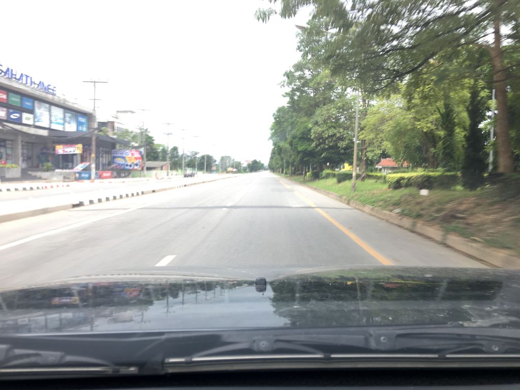 ภาพถนนตรงที่ P Mart Superstore เชียงราย ตั้งอยู่ ถ่ายโดย wapriz พ.ศ. 2561 (2018) · A street-level view of where P Mart Superstore เชียงราย stands, by wapriz in 2561 (2018)
