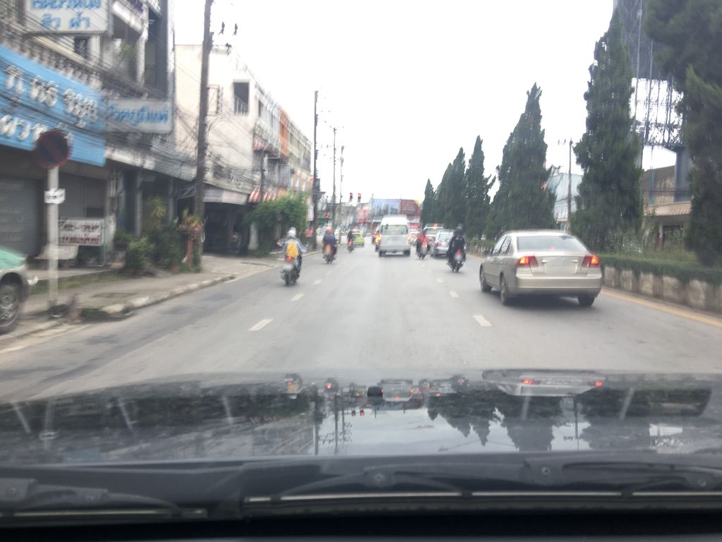 ภาพถนนตรงที่ เช็ลทรัลเชียงราย ตั้งอยู่ ถ่ายโดย wapriz พ.ศ. 2561 (2018) · A street-level view of where เช็ลทรัลเชียงราย · Chensan Chiang Rai stands, by wapriz in 2561 (2018)