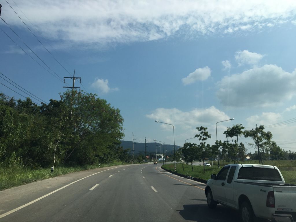 ภาพถนนตรงที่ ไร่ใบบุญสตอเบอรี่ ตั้งอยู่ ถ่ายโดย wapriz พ.ศ. 2561 (2018) · A street-level view of where ไร่ใบบุญสตอเบอรี่ · Rai Baibun Satoboeri stands, by wapriz in 2561 (2018)