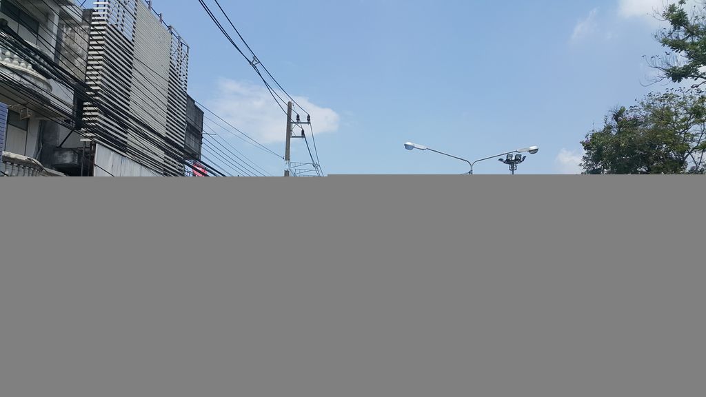 ภาพถนนตรงที่ คลินิกฟันสวย ตั้งอยู่ ถ่ายโดย jrcarlsen พ.ศ. 2560 (2017) · A street-level view of where คลินิกฟันสวย · Fan Suai Clinic stands, by jrcarlsen in 2560 (2017)