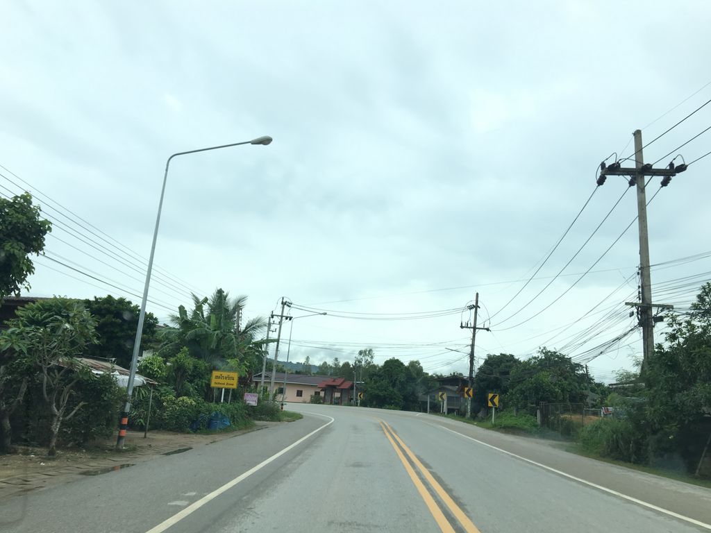 ภาพถนนตรงที่ จรัสซีเมนต์บล็อก ตั้งอยู่ ถ่ายโดย wapriz พ.ศ. 2561 (2018) · A street-level view of where จรัสซีเมนต์บล็อก · Charat Simenblook stands, by wapriz in 2561 (2018)