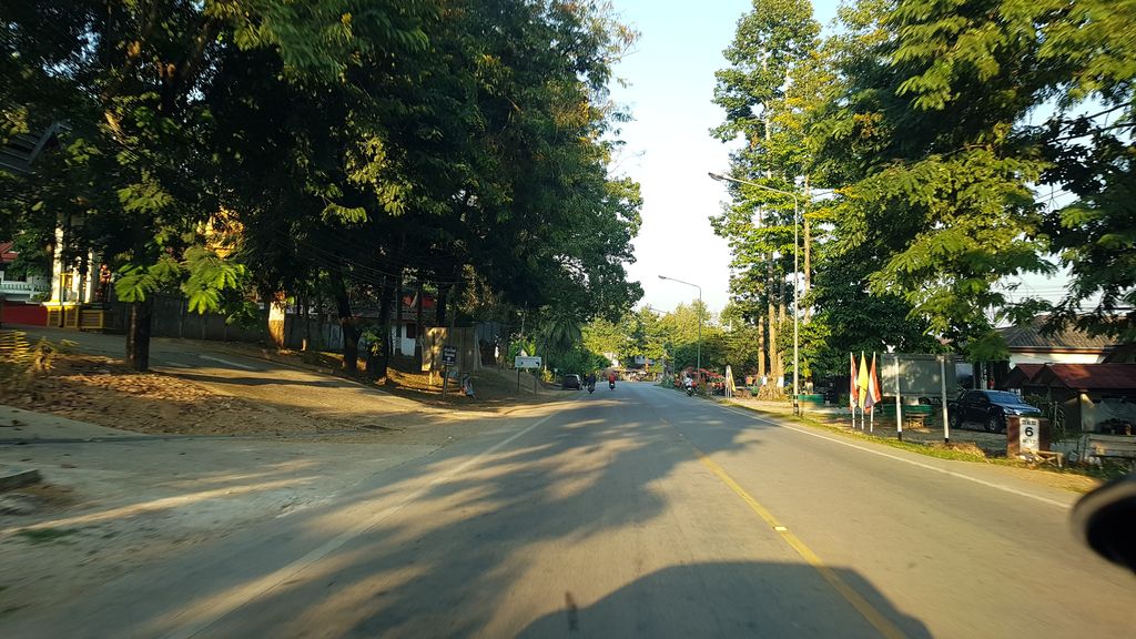 ภาพถนนตรงที่ ชาบ้านบ้าน ตั้งอยู่ ถ่ายโดย igorzo พ.ศ. 2562 (2019) · A street-level view of where ชาบ้านบ้าน · Chabanban stands, by igorzo in 2562 (2019)