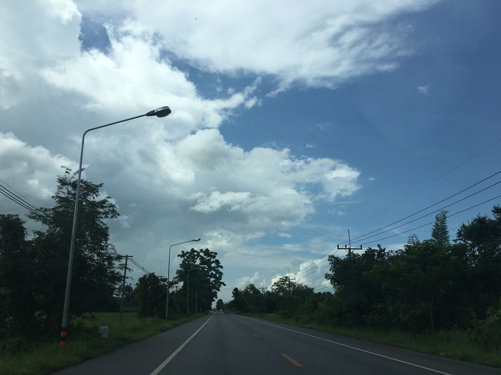 ภาพถนนตรงที่ กระถางปูน เชียงราย ตั้งอยู่ ถ่ายโดย wapriz พ.ศ. 2561 (2018) · A street-level view of where กระถางปูน เชียงราย · Krathangpun Chiang Rai stands, by wapriz in 2561 (2018)
