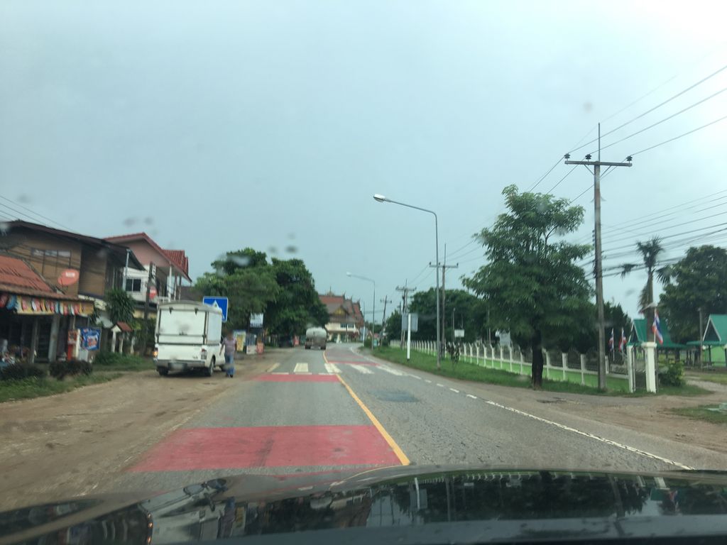 ภาพถนนตรงที่ คลีนิคหมอแดง แม่ข้าวต้มหลวง ตั้งอยู่ ถ่ายโดย wapriz พ.ศ. 2561 (2018) · A street-level view of where คลีนิคหมอแดง แม่ข้าวต้มหลวง · Clinic Mo Daeng Mae Khaotom Luang stands, by wapriz in 2561 (2018)