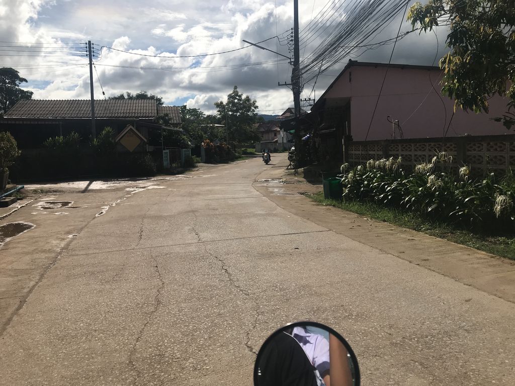 ภาพถนนตรงที่ ร้านกฤษณา ตั้งอยู่ ถ่ายโดย wiwattantib พ.ศ. 2561 (2018) · A street-level view of where ร้านกฤษณา · Ran Karisana stands, by wiwattantib in 2561 (2018)