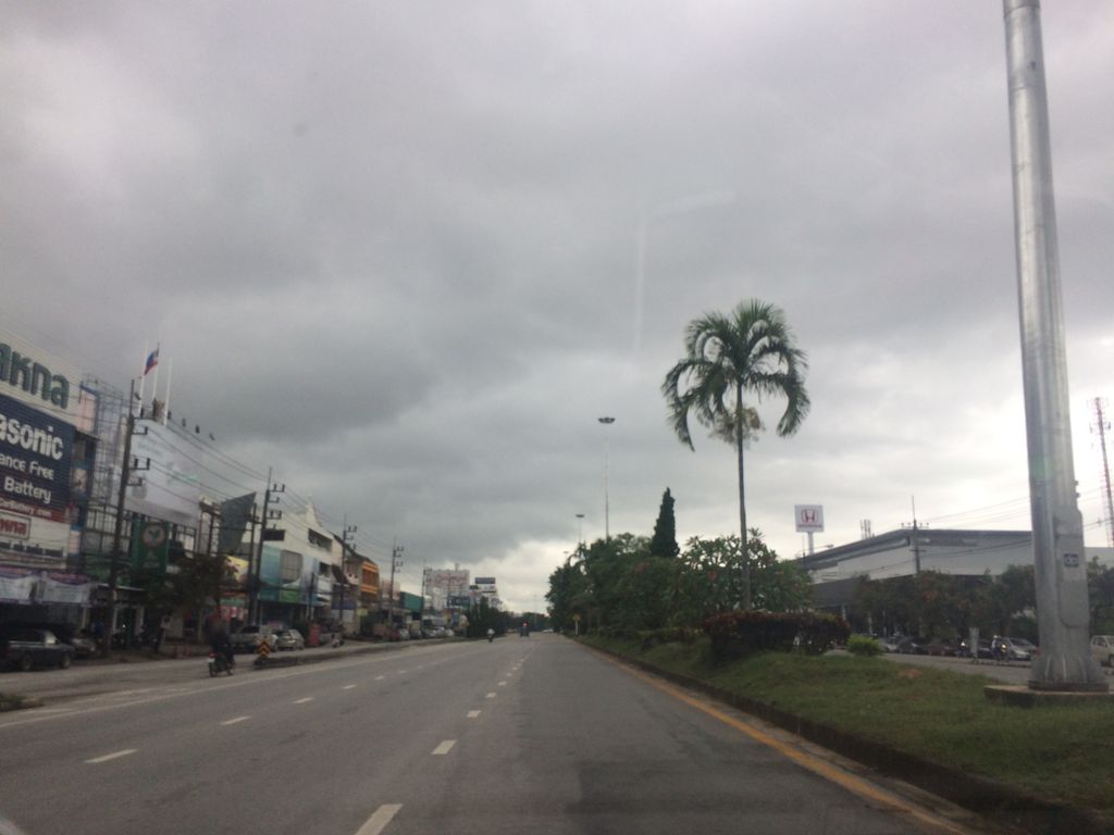 ภาพถนนตรงที่ Aion พันล้าน เชียงราย ตั้งอยู่ ถ่ายโดย prasert พ.ศ. 2559 (2016) · A street-level view of where Aion พันล้าน เชียงราย stands, by prasert in 2559 (2016)