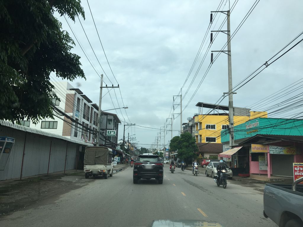 ภาพถนนตรงที่ บ้านยาสามใบเถา เด่นห้า ตั้งอยู่ ถ่ายโดย wapriz พ.ศ. 2561 (2018) · A street-level view of where บ้านยาสามใบเถา เด่นห้า · Ban Ya Sambaithao Denha stands, by wapriz in 2561 (2018)