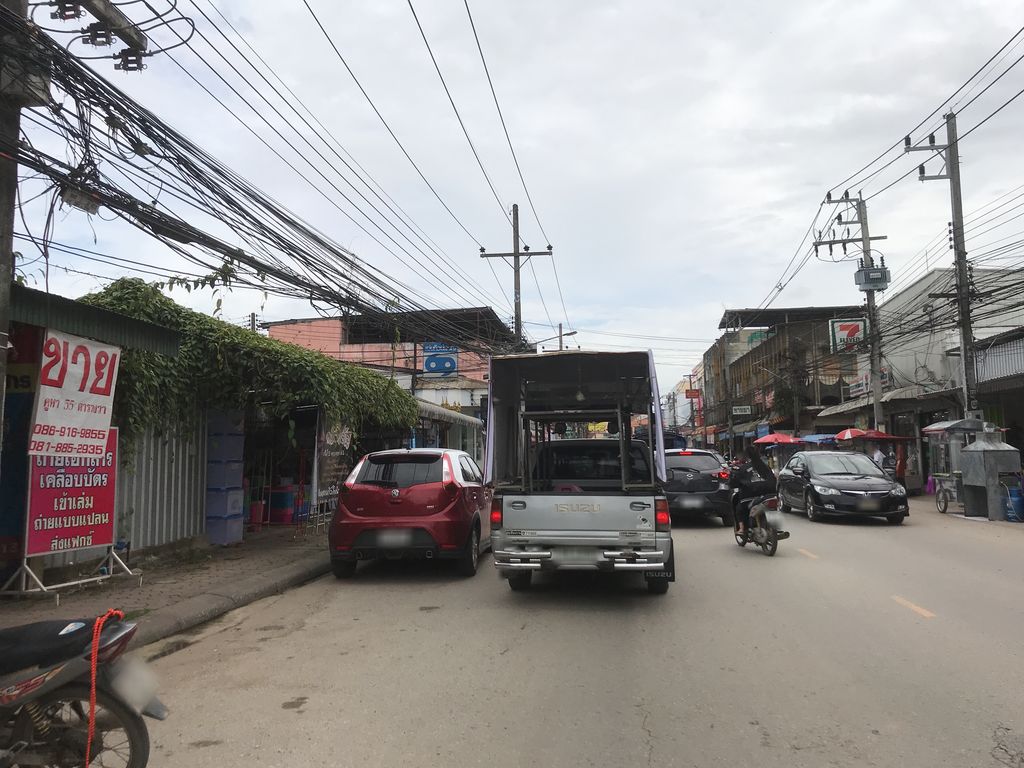 ภาพถนนตรงที่ ข้าวต้มธันวา ตั้งอยู่ ถ่ายโดย kiw พ.ศ. 2561 (2018) · A street-level view of where ข้าวต้มธันวา · Khaotomthanwa stands, by kiw in 2561 (2018)