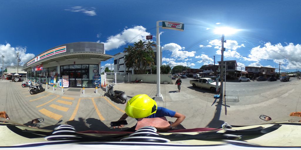 ภาพถนนตรงที่ Freshy Beauty ตั้งอยู่ ถ่ายโดย maricarrabonza พ.ศ. 2562 (2019) · A street-level view of where Freshy Beauty stands, by maricarrabonza in 2562 (2019)