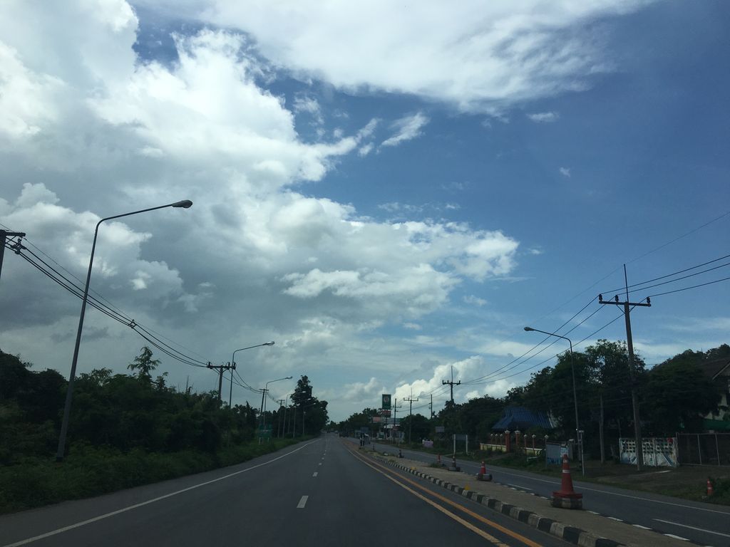 ภาพถนนตรงที่ ร้าน ติดดาว คอฟฟี่&เบเกอรี่ ตั้งอยู่ ถ่ายโดย wapriz พ.ศ. 2561 (2018) · A street-level view of where ร้าน ติดดาว คอฟฟี่&เบเกอรี่ · Ran Titdao Coffee&Bakery stands, by wapriz in 2561 (2018)