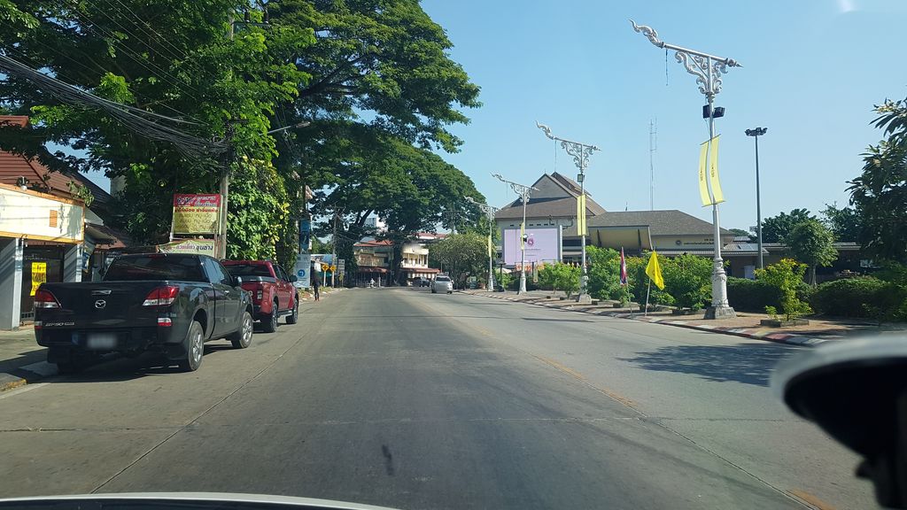 ภาพถนนตรงที่ มดบิวตี้ คอสเมติกส์ ตั้งอยู่ ถ่ายโดย igorzo พ.ศ. 2562 (2019) · A street-level view of where มดบิวตี้ คอสเมติกส์ · Motbioti Cosmetics stands, by igorzo in 2562 (2019)