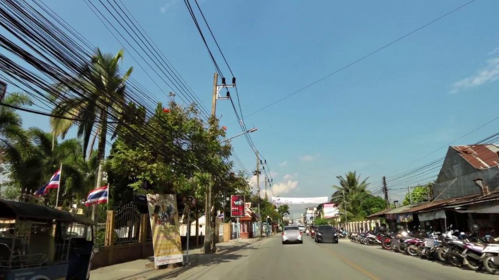 ภาพถนนตรงที่ ข้าวมันไก่เทคนิค ตั้งอยู่ ถ่ายโดย toffy พ.ศ. 2561 (2018) · A street-level view of where ข้าวมันไก่เทคนิค · Khao Man Kai Theknik stands, by toffy in 2561 (2018)