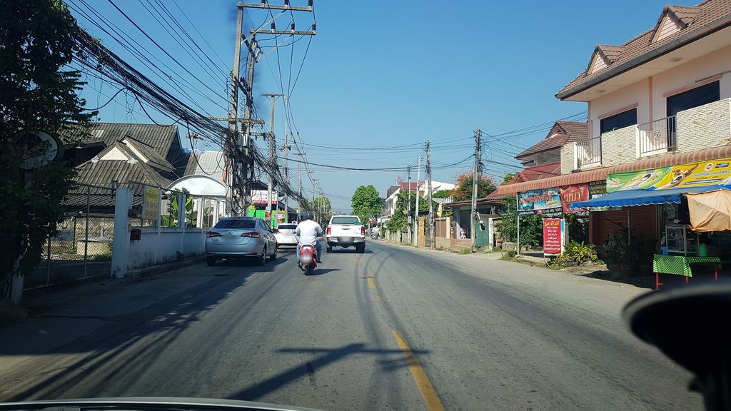 ภาพถนนตรงที่ ร้าน เซเลเบรท ตั้งอยู่ ถ่ายโดย igorzo พ.ศ. 2562 (2019) · A street-level view of where ร้าน เซเลเบรท · Ran Selebret stands, by igorzo in 2562 (2019)