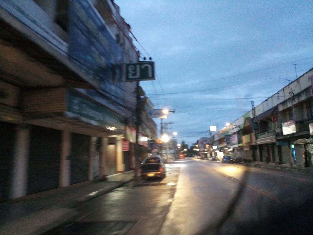 ภาพถนนตรงที่ ย่งเฮงอะไหล่ยนต์ ตั้งอยู่ ถ่ายโดย jang พ.ศ. 2561 (2018) · A street-level view of where ย่งเฮงอะไหล่ยนต์ · Yongheng Alaina stands, by jang in 2561 (2018)