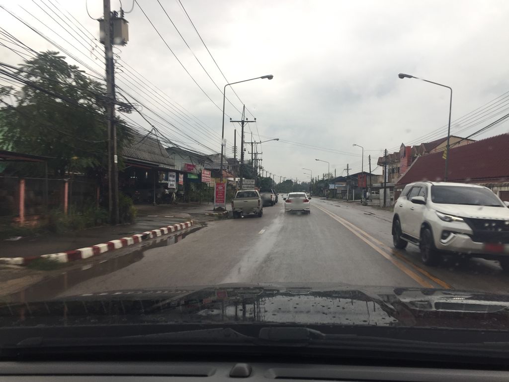 ภาพถนนตรงที่ ร้านจีระยนต์ ตั้งอยู่ ถ่ายโดย chanon พ.ศ. 2561 (2018) · A street-level view of where ร้านจีระยนต์ · Ran Chira Yon stands, by chanon in 2561 (2018)